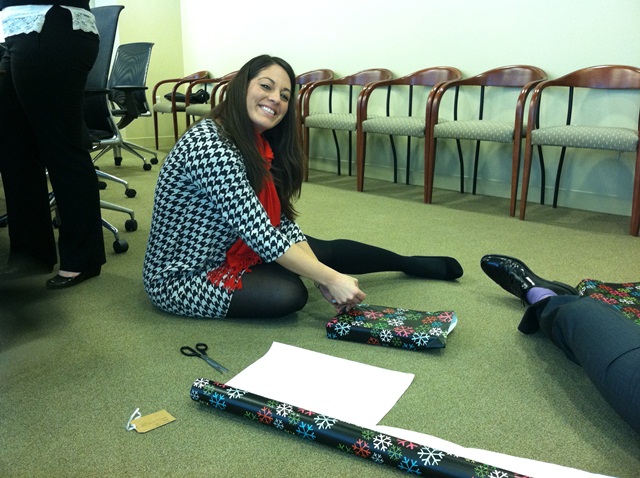 DL Holiday Chairty Gift Wrapping 