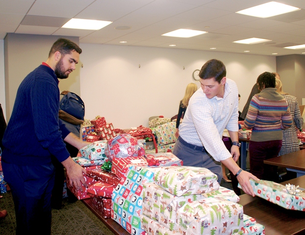 2017 Holiday Gift Wrapping for Second Story
