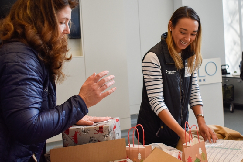 DL Holiday Gift Wrapping