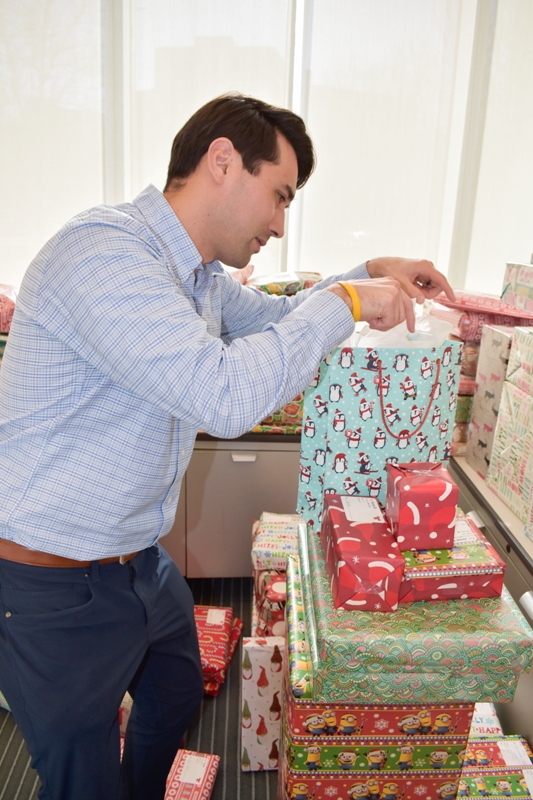 DL Holiday Gift Wrapping